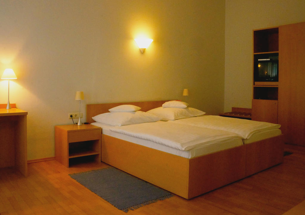 Hotel Zum Scheppen Eck Висбаден Стая снимка