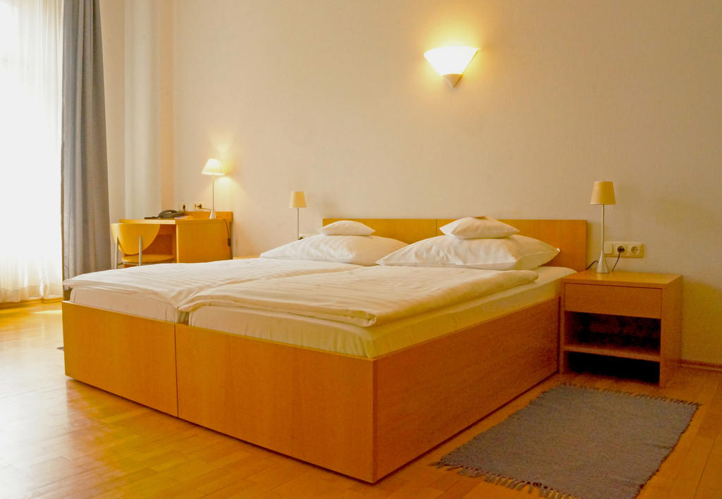 Hotel Zum Scheppen Eck Висбаден Стая снимка