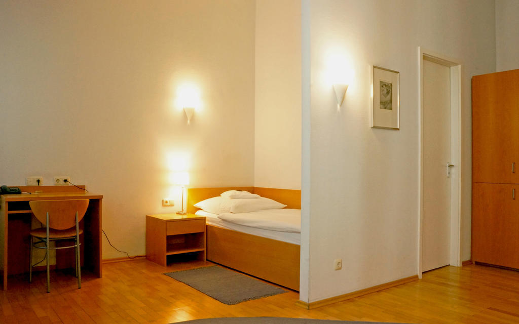 Hotel Zum Scheppen Eck Висбаден Стая снимка